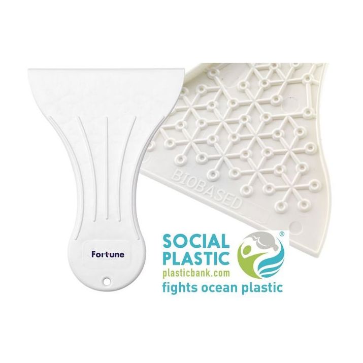 ijskrabber van gerecycled oceaan plastic