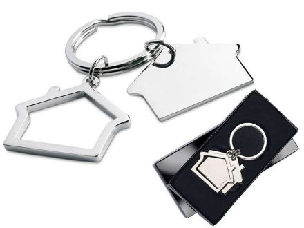 2-delige metalen sleutelhanger i.v.v. een huis.