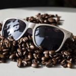 zonnebril gemaakt va? koffiedik en pijnboomvezels