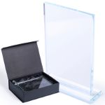 rechthoekige glazen trofee.