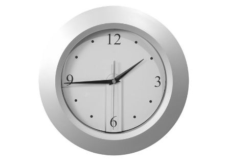 zilverkleurige ronde wandklok.