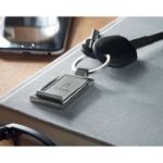 sleutelhanger en telefoonstandaard