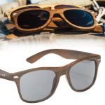 klassiek model zonnebril in houtlook.
