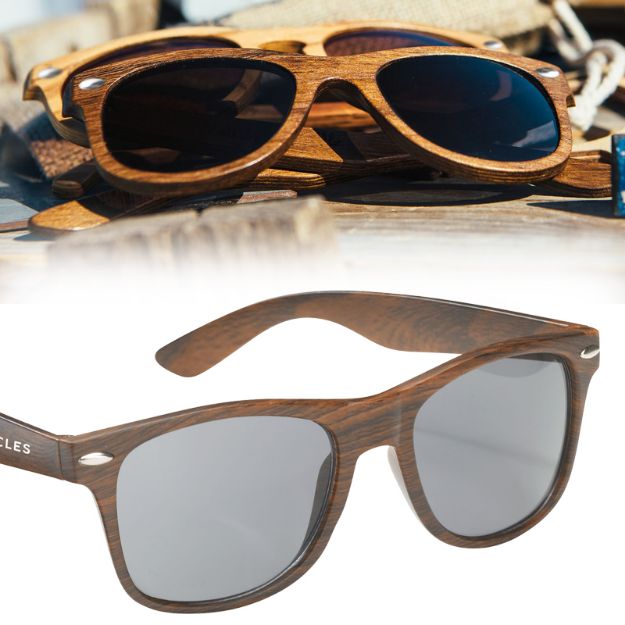 klassiek model zonnebril in houtlook.