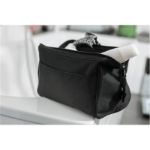 toilettas met metalen scharniersluiting.