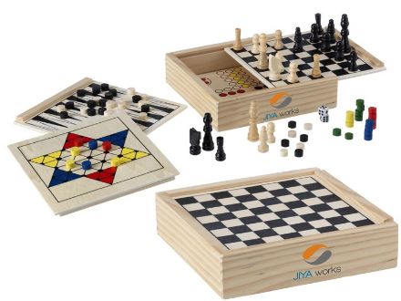 5 klassieke spellen in houten spellenkist.