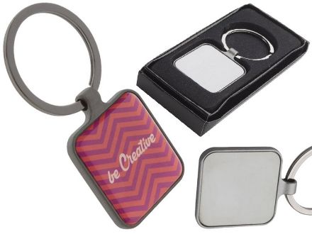 vierkante metalen sleutelhanger. custom made.