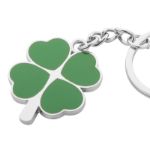 metalen klavertje vier sleutelhanger.