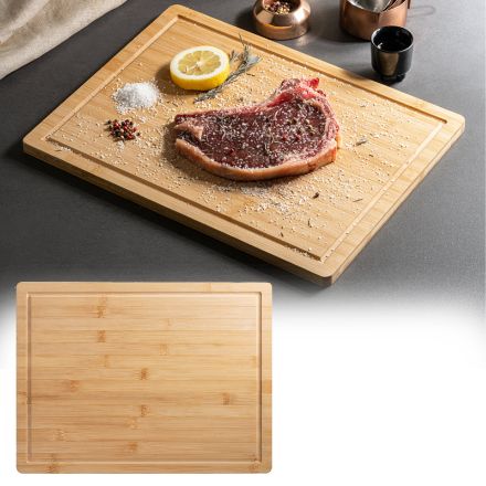 marjoram. bamboe snijplank