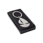 metalen sleutelhanger in vorm van boot.