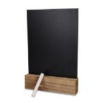 krijtbord in houten standaard
