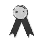 tinnen speld met clip en lint