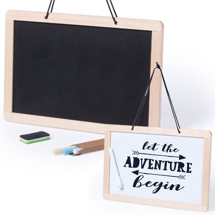 bord met 3 krijtjes en wisser