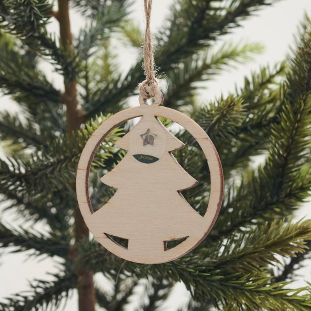 boomversiering met spar zaden