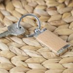 metalen en houten sleutelhanger jennie