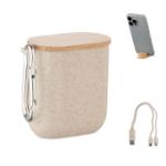 kabelset in koker deksel als telefoonstandaard