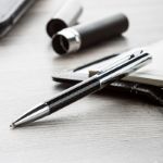 metalen balpen met carbonnen design blauwe inkt