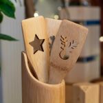 bamboe lepel met gestanst kerstdesign