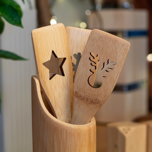 bamboe lepel met gestanst kerstdesign