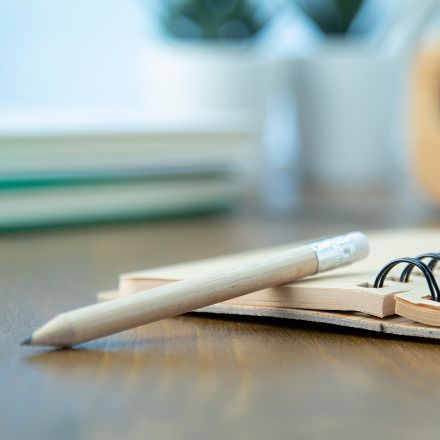 mini potlood met gum.