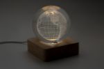 glazen lichtbol lumiglobe met houten led lichtvoet