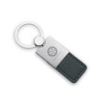 sleutelhanger met glimmend metalen afwerking.