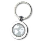 metalen sleutelhanger met wereldboldecoratie.