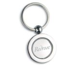 metalen sleutelhanger met wereldboldecoratie.