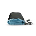 sporthanddoekje in nylon zakje. - blauw