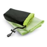 sporthanddoekje in nylon zakje. - groen
