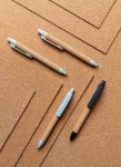 eco-pen van tarwostro en kurk blauwschrijvend