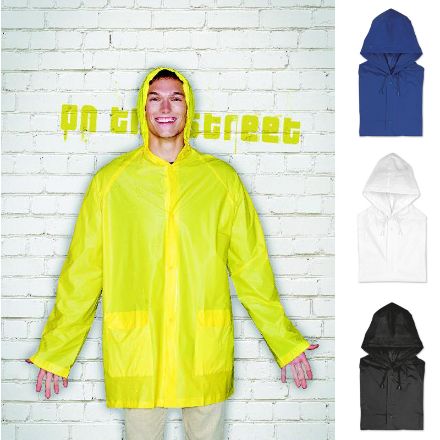 regenjas pvc met capuchon en drukknoopsluiting.