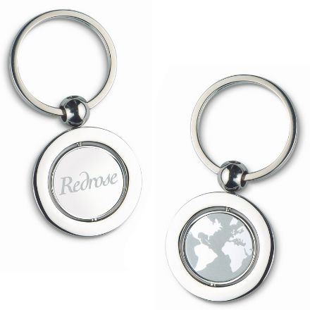 metalen sleutelhanger met wereldboldecoratie.