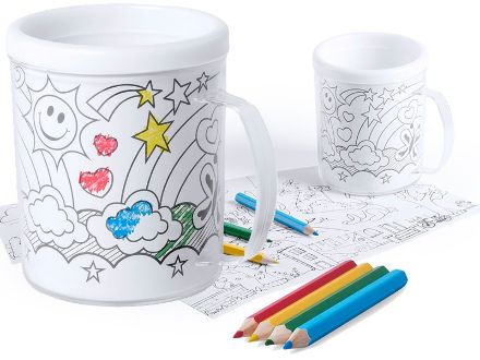 mok met 4 potloden en 4 blaadjes