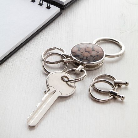 ronde metalen sleutelhanger. custom made.