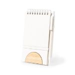 notitieboek en gsm-houder van melkverpakkingen