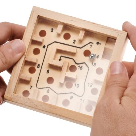 dennenhouten doolhofspel