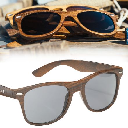 klassiek model zonnebril in houtlook.