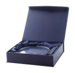 ronde trofee met glazen houder.