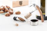 wijnset in bamboe doos met 4 houten accessoires.