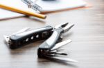 rvs multifunctioneel tool met 9 functies.