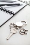 ronde metalen sleutelhanger. custom made.