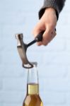 hamer met flesopener lagersla
