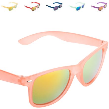 zonnebril met doorzichtig frame.