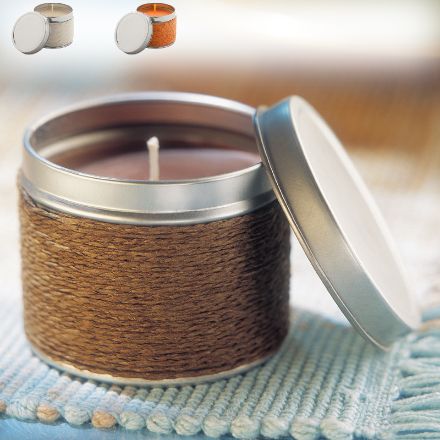 geurkaarsen in metalen doos, bedekt met touw.