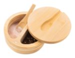 peper en zouthouder van bamboe met serveerlepel