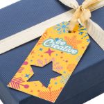 custom made label kerstmotief met gouden lint