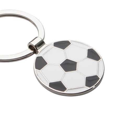 metalen sleutelhanger in de vorm van een voetbal.