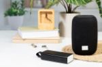 rabs draadloze luidspreker met led-zaklamp magbeat