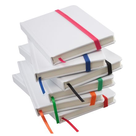 wit kartonnen notitieboek met 80 bladzijden.